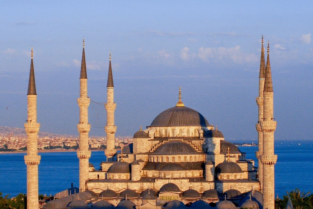 Bombă DEZAMORSATĂ în apropiere de un centru comercial din ISTANBUL