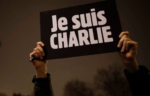 Cine face bani din „Je suis Charlie”