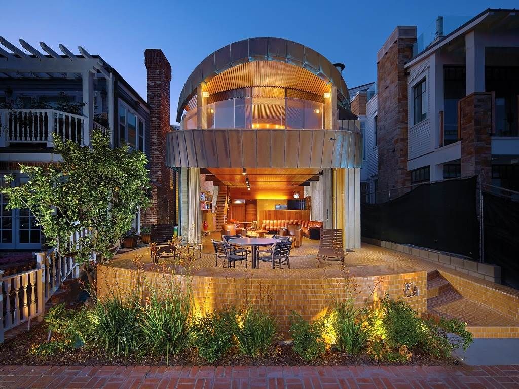 Oligarhii ruși au scos la vânzare palate de lux 