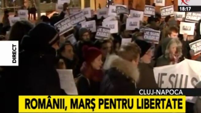 CHARLIE HEBDO. Sute de persoane, la Cluj, într-un marş în memoria victimelor ATENTATULUI de la PARIS