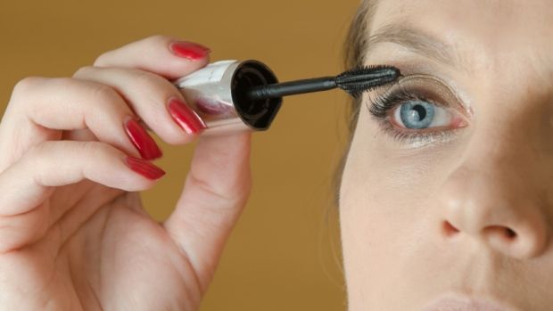 Rimelul, periculos pentru sănătatea ochilor. Cum să îl foloseşti corect