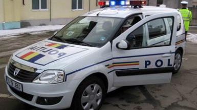 Un poliţist care a condus 10 ani maşina personală şi pe cea de Poliţie FĂRĂ PERMIS, condamnat