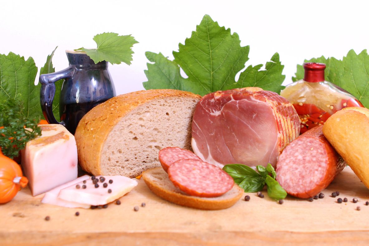 Cele mai periculoase mezeluri de care să vă feriţi