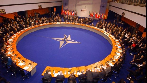 România va contribui cu 500.000 de euro în 2015 la Fondul de sprijin al NATO pentru Ucraina