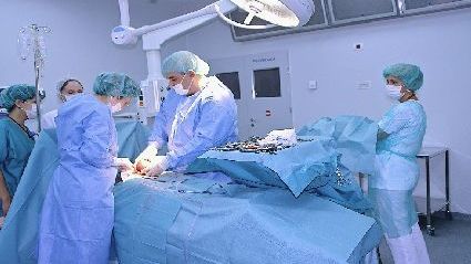 Implant de "inimă artificială", realizat în premieră în România