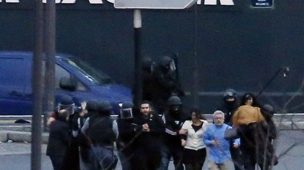 Mărturiile ÎNGROZITOARE ale ostaticilor lui Amedy Coulibaly: A replicat trăgându-i un GLONȚ ÎN CAP!