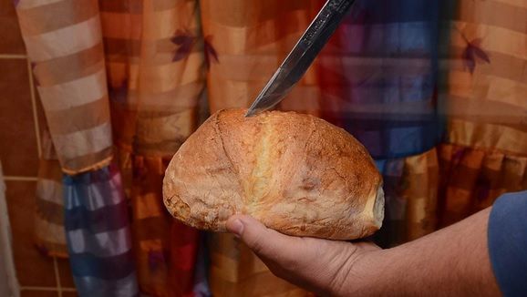 Ce se întâmplă dacă faci SEMNUL CRUCII deasupra MÂNCĂRII