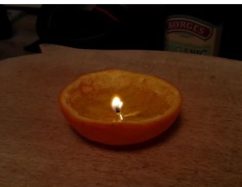 Video: Scoate toată pulpa din coaja de portocală, apoi pune puțin ulei. Ce urmează este INCREDIBIL