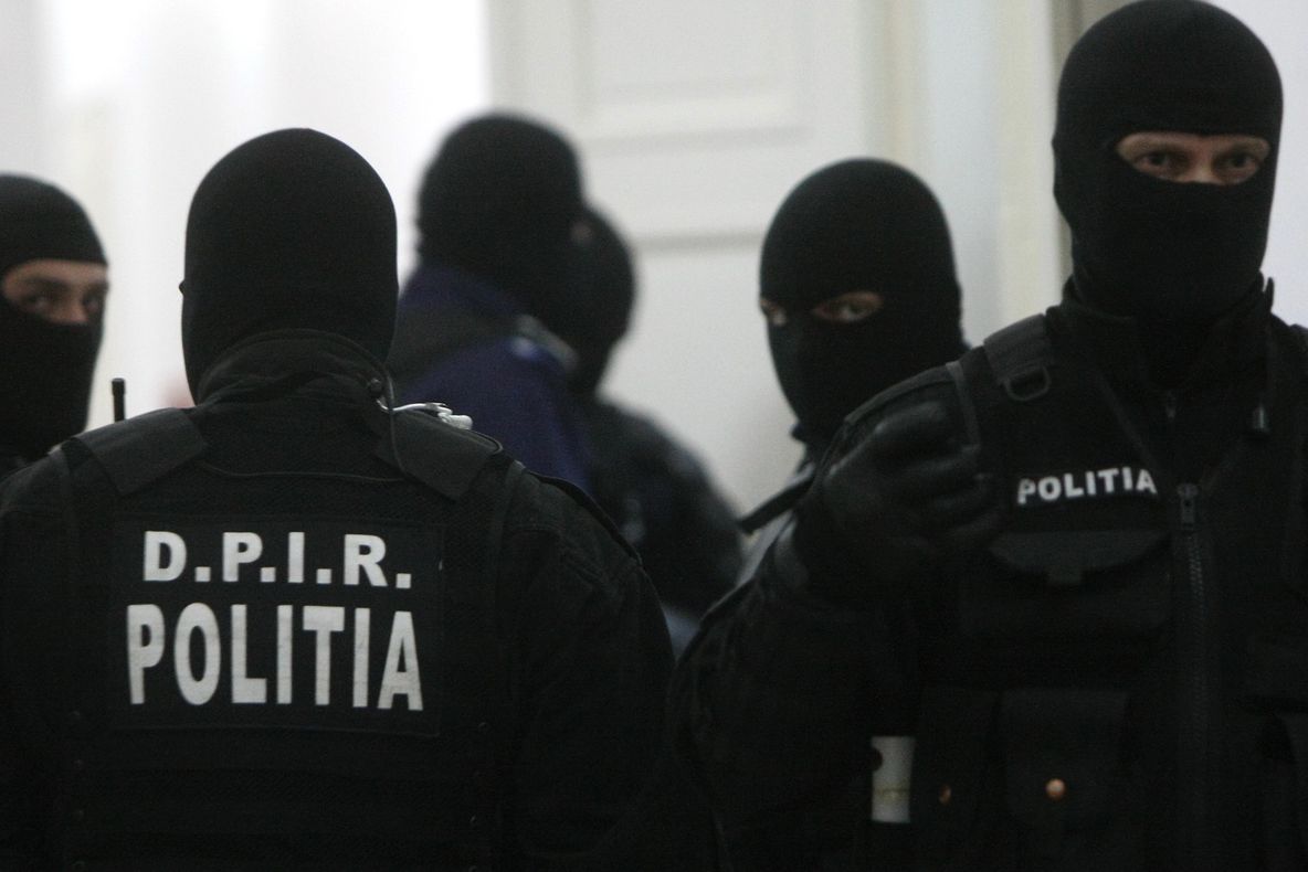 Șeful IPJ Timiș și adjunctul său, aduși la audieri la DNA 