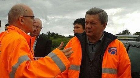 Bani aruncaţi pe geam la Compania de Autostrăzi. Peste 5 mil. euro pentru o "ciornă"