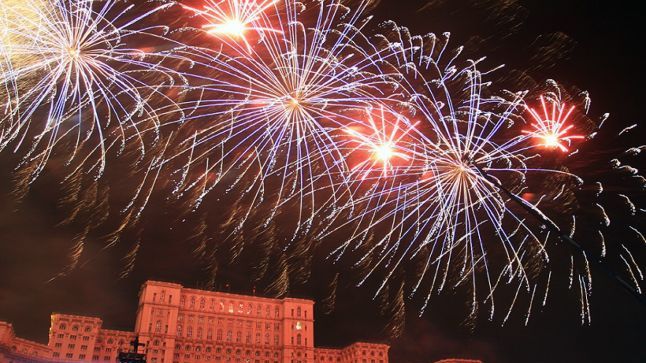 50.000 de oameni au înfruntat frigul la Revelionul din Piaţa Constituţiei