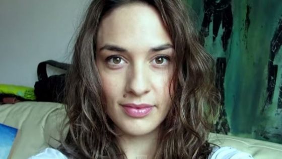 VIDEO ŞOCANT - O tânără şi-a făcut poze, ZILNIC, timp de un an. FINALUL este DRAMATIC