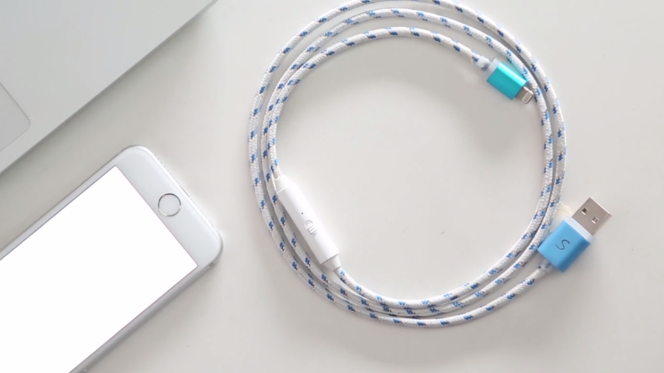 Pare un simplu CABLU, dar vei fi UIMIT. Uite cât de REPEDE îți ÎNCARCĂ TELEFONUL!