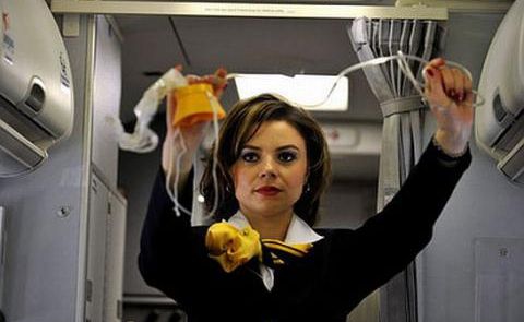 Tarom a publicat cele 300 de întrebări la care trebuie să răspundă o stewardesă la angajare