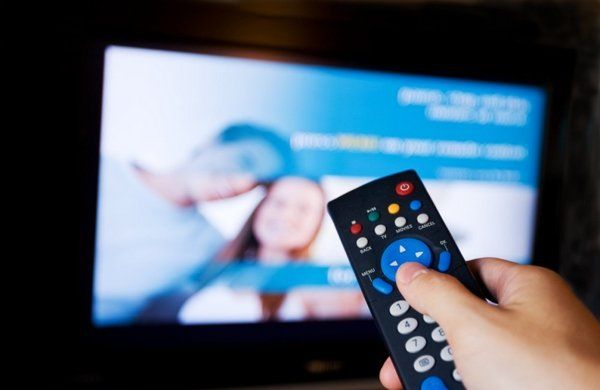 O cunoscută prezentatoare TV a fost înlocuită de la emisiune. A fugit de acasă, cu tot cu copii