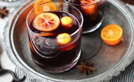 Rețeta ideală pentru vin fiert ca la carte. Când trebuie să adaugi scorțișoara, ca să nu iasă cu gust amar