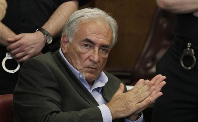 Fostul șef al FMI se apără: "Am participat doar la 12 partide de sex"