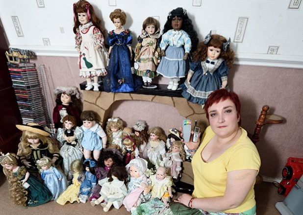 „Sunt posedate și trebuie supravegheate, altfel dau foc la casă!” Obsesia teribilă a acestei femei