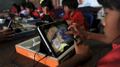 Generaţia Z - două miliarde de tineri "mutanţi", în simbioză cu universul digital