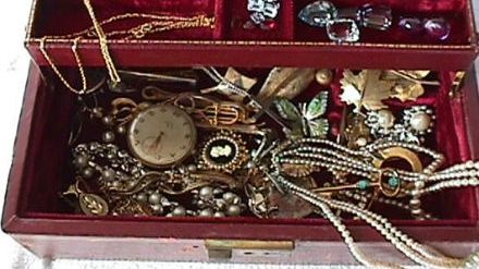 Trucul care îţi menţine bijuteriile strălucitoare