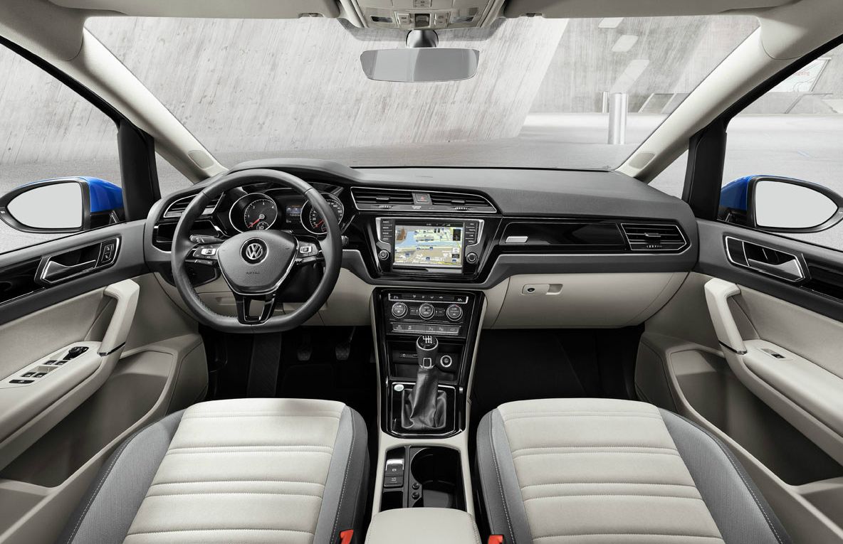 Volkswagen Touran: Cum arată noul Volkswagen Touran şi ce dotări are