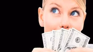 Zodii predispuse la bani în 2015. Când te va lovi norocul financiar