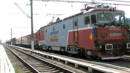 Adolescent în stare gravă după ce s-a urcat pe un vagon de tren şi s-a electrocutat