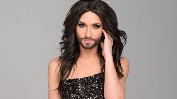 Conchita Wurst a pozat topless pentru Rolling Stone