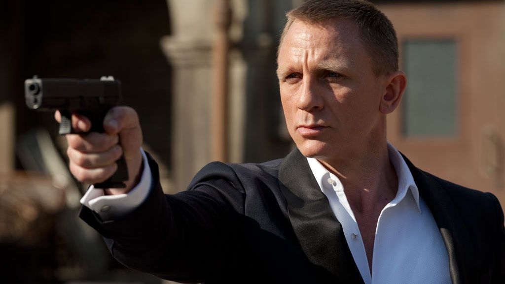 Legendarul agent secret James Bond trebuie să se lase de fumat