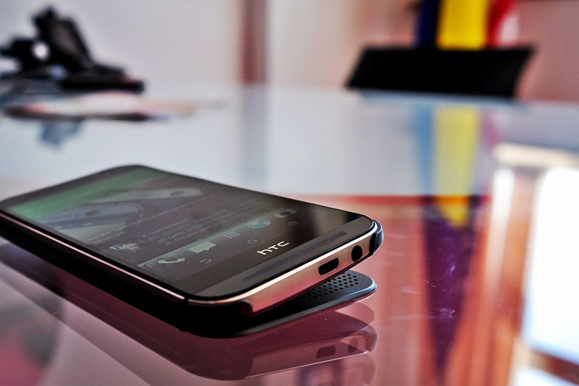Cel mai puternic telefon HTC spulberă orice iPhone! Au făcut un gadget senzațional!