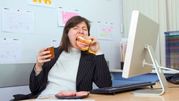 10 motive pentru care îţi este foame mereu