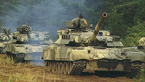 Zeci de tancuri, blindate şi lansatoare de rachete ruseşti au pătruns în Ucraina