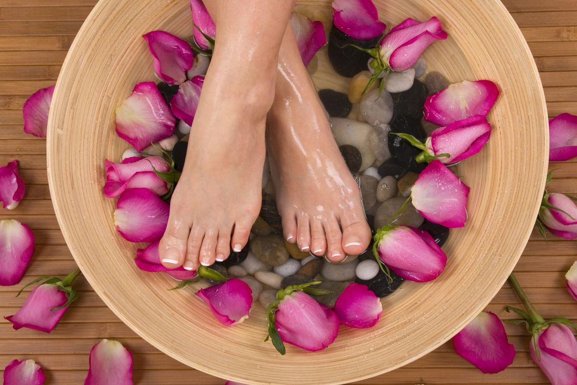 De ce ni se umflă picioarele?