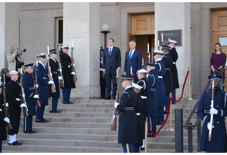 Victor Ponta, primit la Pentagon de secretarul american al Apărării