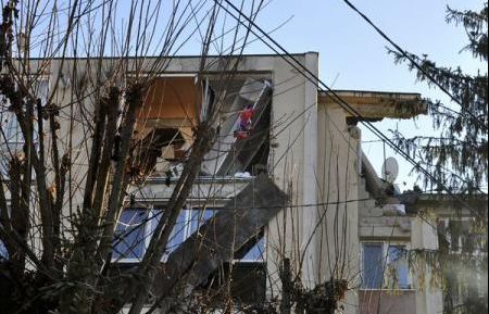 Explozie la un apartament din Odorheiu Secuiesc; proprietarul s-a aruncat de pe bloc și a murit