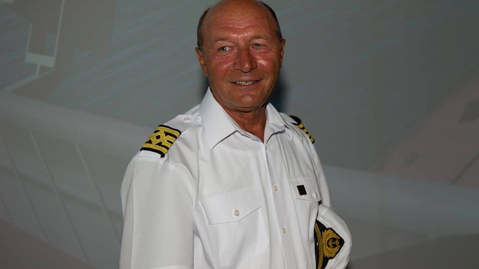 Traian Băsescu s-a mutat într-o casă de 120 de metri pătrați. Temporar