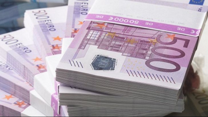 4.000 de români îşi ţin economiile în fonduri importate din Luxemburg