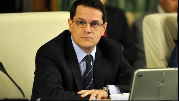 Eduard Hellvig și Carmen Dan, așteptați joi cu explicații la Comisia de control a activității SRI