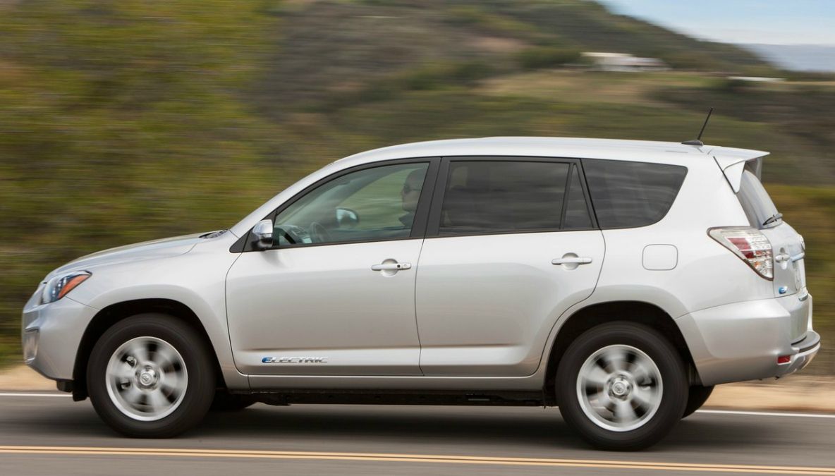 Toyota cheamă în service toate modelele RAV4 electric. Problemele cresc riscul unui accident grav