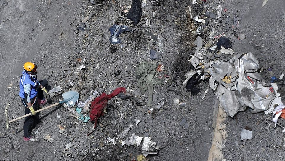 Avion prăbuşit în Franţa. 78 de victime au fost identificate