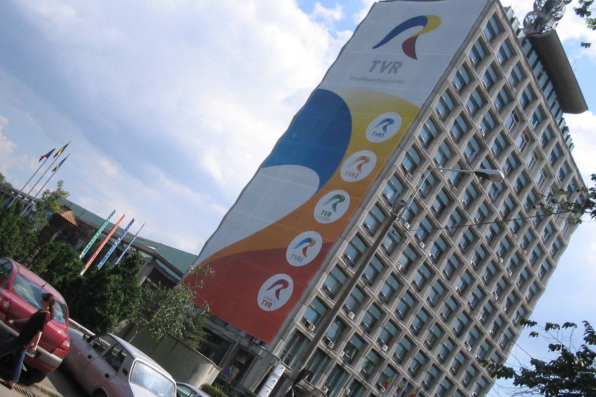 O celebră prezentatoare pleacă din TVR. Numele ei, într-un dosar de proxenetism