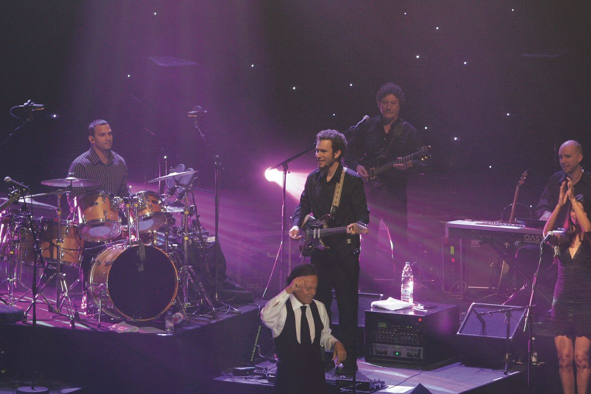 Julio Iglesias va anunţa data noului său concert de la Bucureşti 