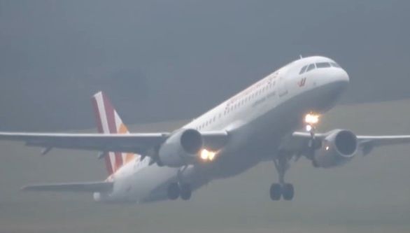 Înfiorător.Ce a ridicat poliţia din casa copilotului care a prăbușit intenționat avionul Germanwings