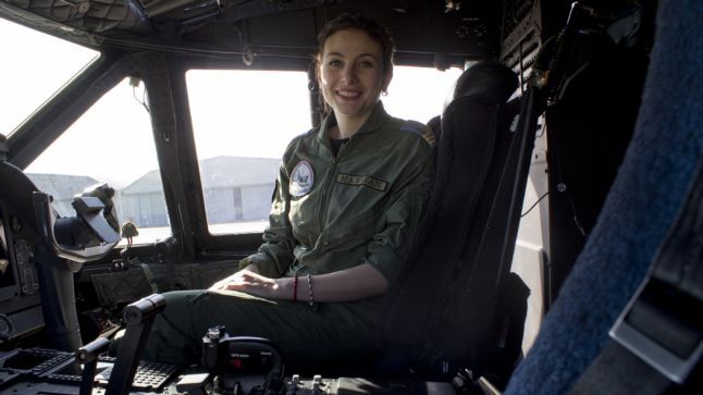 Prima femeie care a pilotat un MIG-21 Lancer: "Avionul nu ştie dacă eşti bărbat sau femeie"