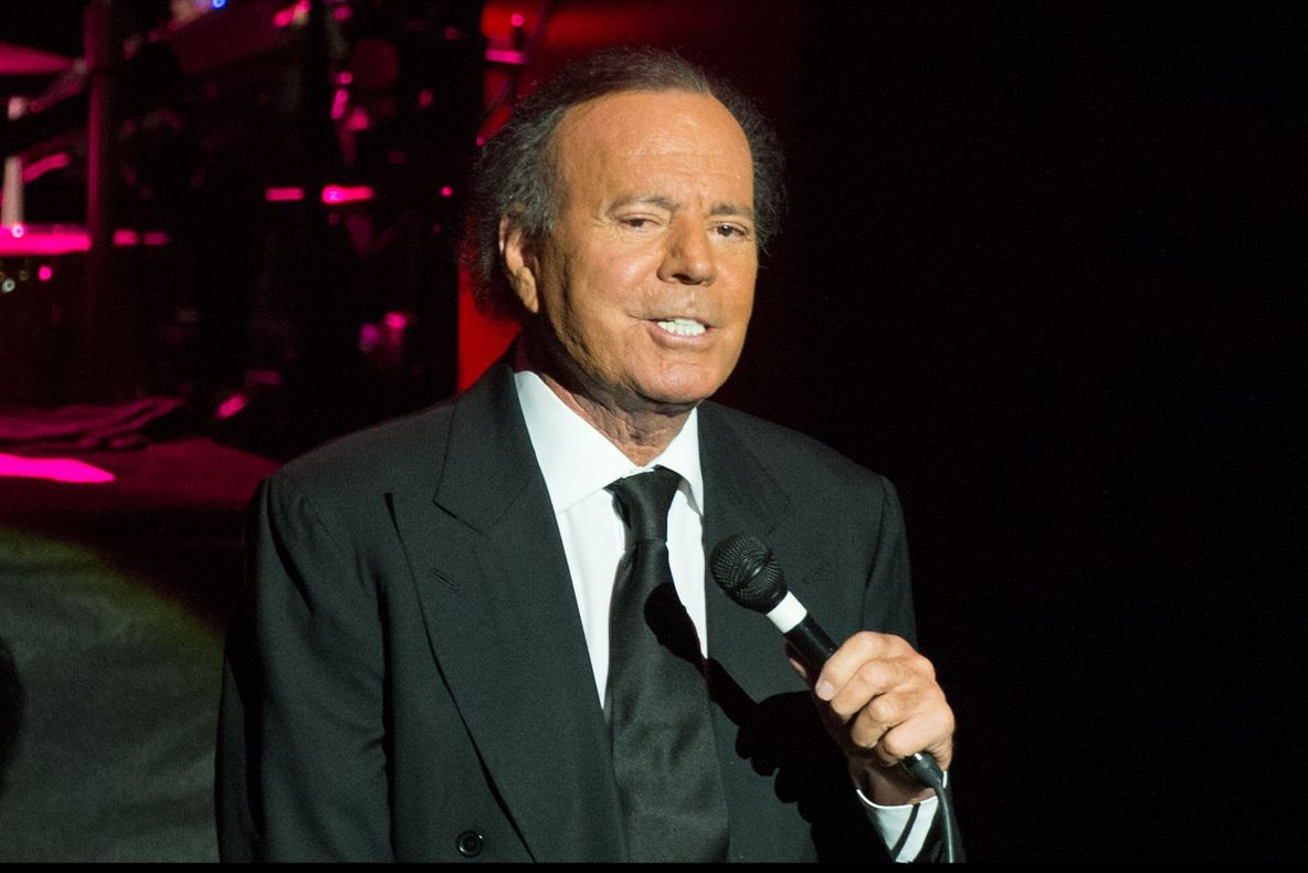 Julio Iglesias, operat de urgenţă. Concertul de la Bucureşti de pe 2 iulie, reprogramat
