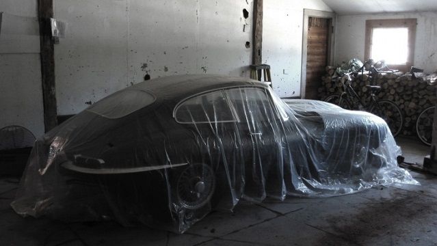 A vrut să scape de maşina ruginită din hambar. Nu şi-a imaginat peste ce dă