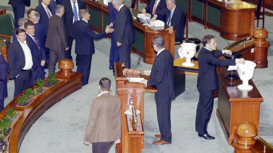 Plenul Senatului a modificat articolul din Regulament care l-a salvat pe Şova de arest