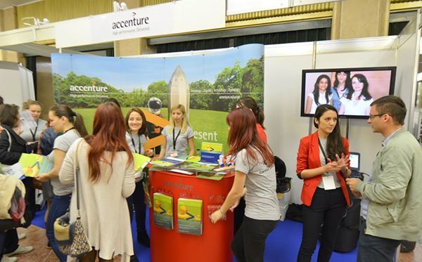 Peste 4.000 de joburi şi salarii de peste 1.500 de euro la târgul de joburi din Capitală