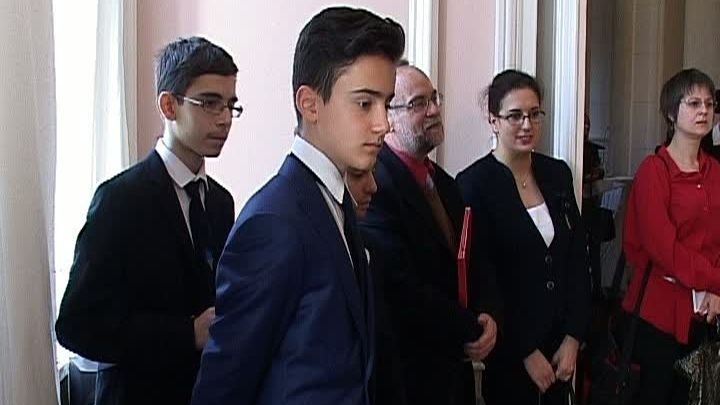 Zece companii franceze oferă burse studenţilor români