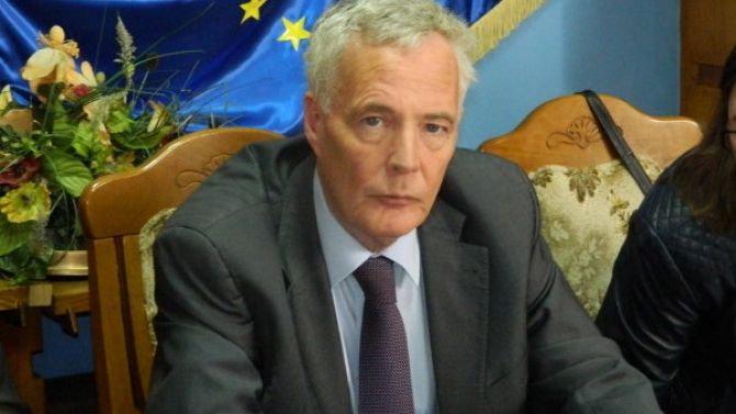 Ambasadorul Irlandei, în continuare la Terapie Intensivă